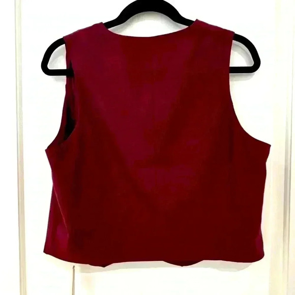 *NWT* OGL V-neck Button  Down Vest in a beautiful Deep Plum - Size Large - Picture 3 of 8